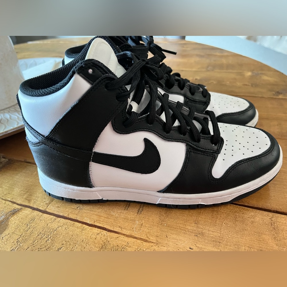 Women's Nike Dunk Hightop shoes